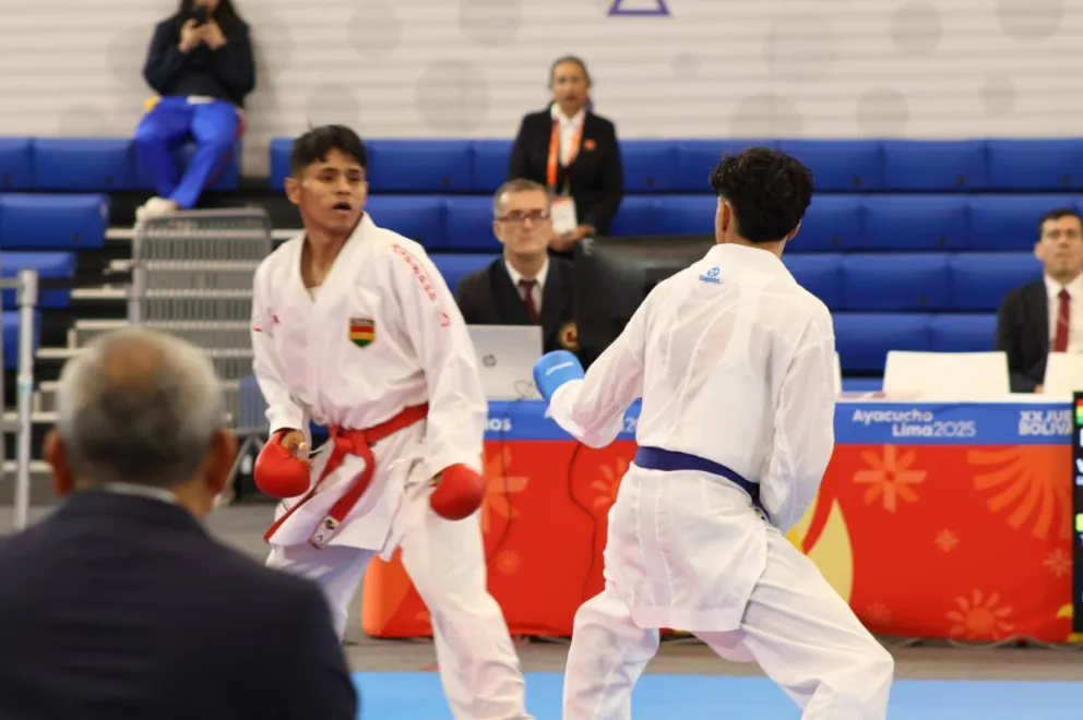 Vera (de guantes rojos) durante uno de sus combates. Foto: Feboka.