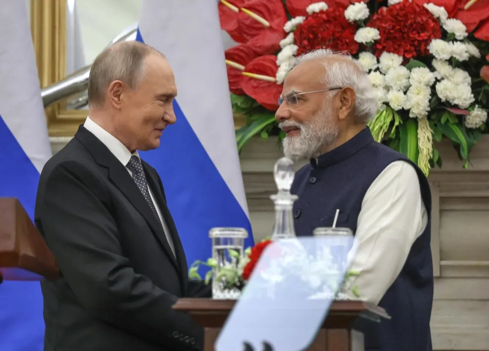 Putin con Modi este viernes en la capital india. Foto: EFE