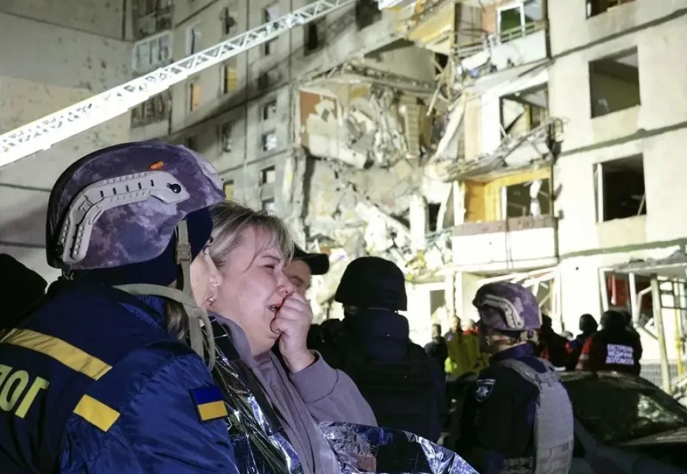 Una mujer llora tras un ataque ruso en Ucrania en una imagen de archivo. Foto: EFE