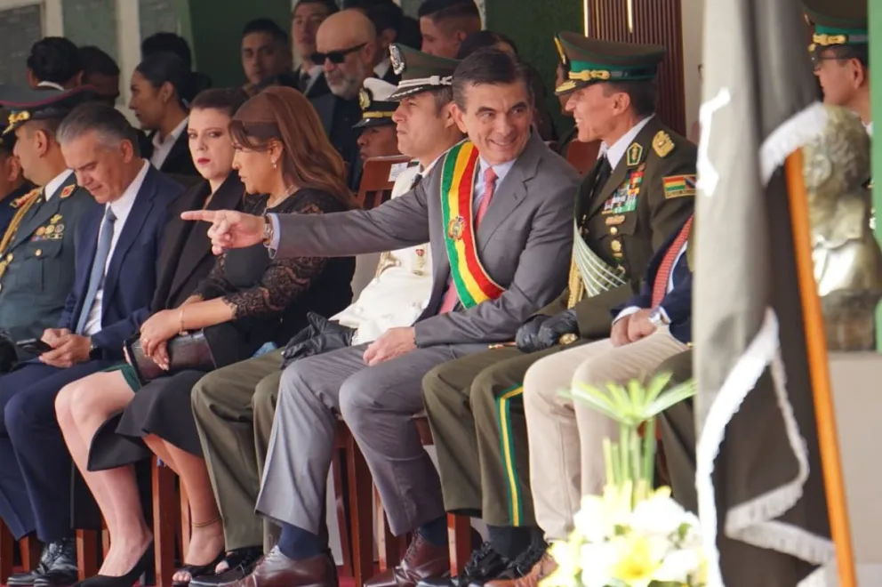 El presidente junto a Lara y otras autoridades, este viernes en la Anapol. Fotos: APG