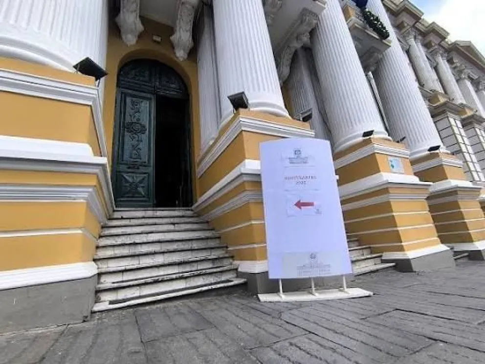 Los postulantes pueden dejar sus documentos en el antiguo hemiciclo de la Asamblea Legislativa. Foto: DTV
