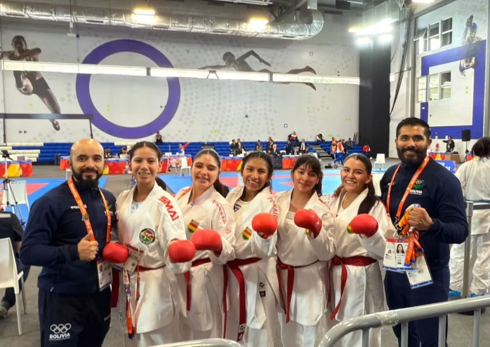 El técnico Sanchez (izq.), Roca, Dorado, Nieto, Unzueta, Monje y el técnico Arnez. Foto: Feboka.