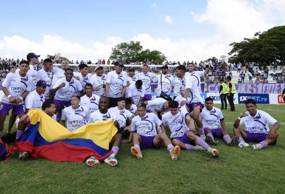 El festejo de los potosinos que retornan en 2026 a primera. Foto: APG