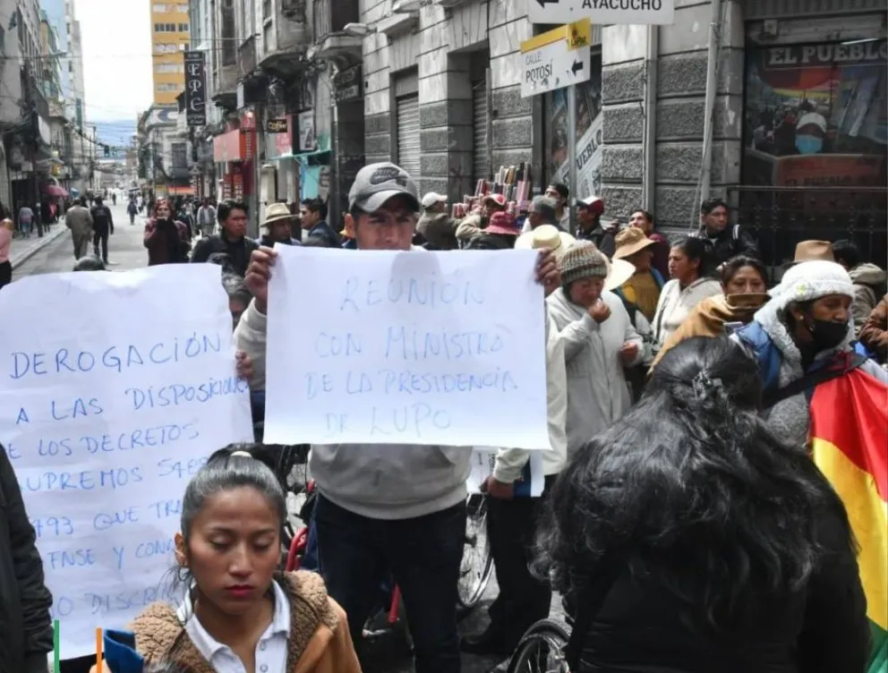 Personasl con discapacidad protagonizaron una protesta el viernes. Foto: APG