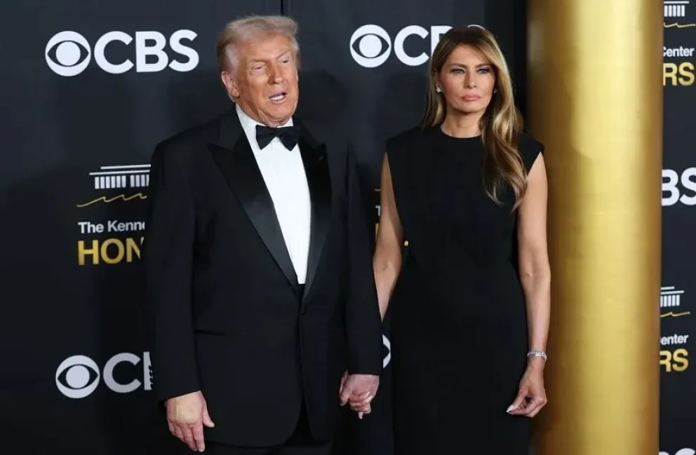 Trump y la primera dama, Melania, en la alfombra roja de los Kennedy Honors este domingo. Foto: EFE