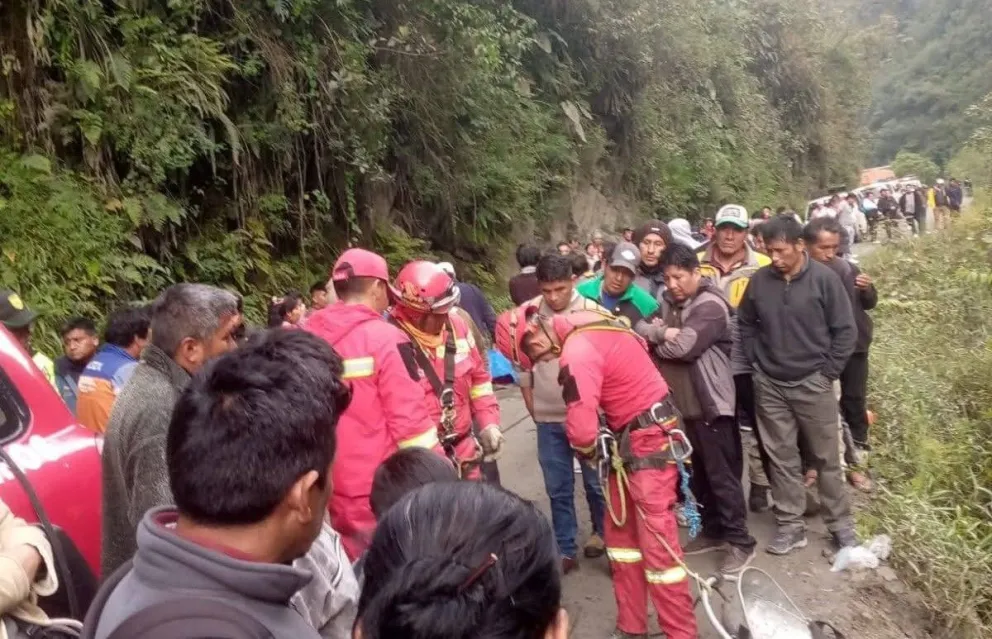 Rescatistas en el lugar del accidente este lunes. Foto: RRSS