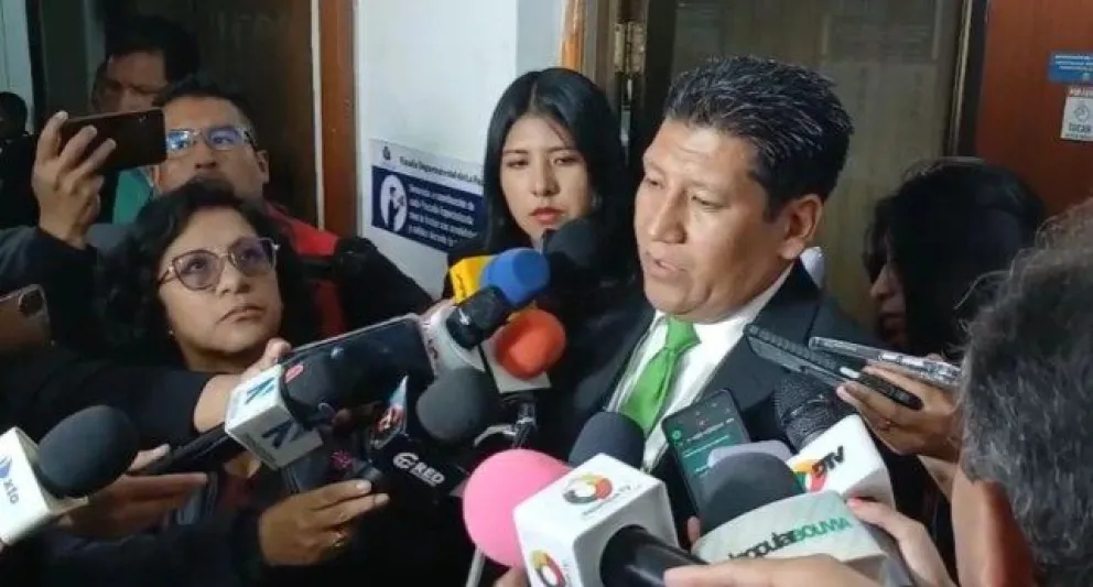 El fiscal Johan Muñoz, en contacto con los medios de comunicación. Foto: Captura de video