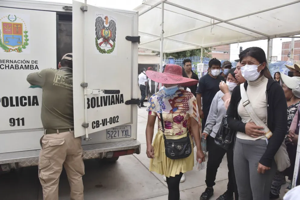 Familiares de los fallecidos en  Colcapirhua. FOTO: APG