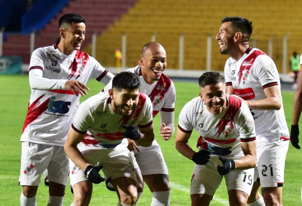 Loas potosinos festejan el gol de Maximiliano Núñez. Foto: APG