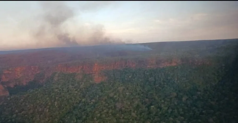 Un incendio forestal al interior del Parque Nacional Noel Kempff Mercado. / Foto: Sernap.