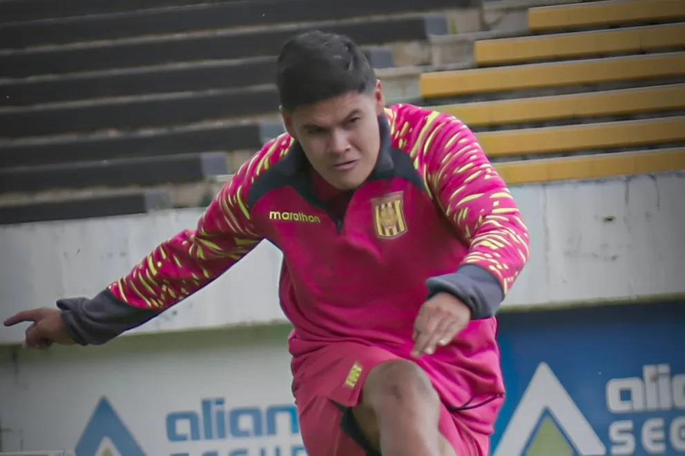El mediocampista en un entrenamiento del Tigre en Achumani. Foto: Club The Strongest