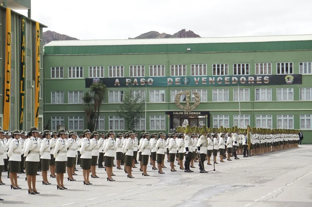 Cadetes en la Anapol durante la reciente graduación de la promoción 2025. Foto: APG