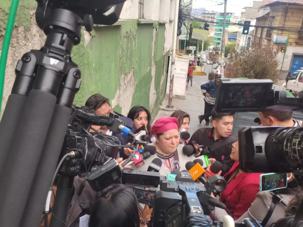 María Nela Prada declara ante los medios de prensa. FOTO: Diego Gonzales / Visión 360
