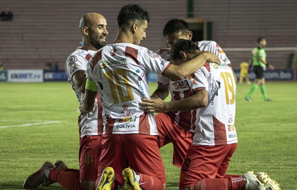 El festejo de los capitalinos en el estadio Félix Capriles luego de remontar el marcador. Foto: APG