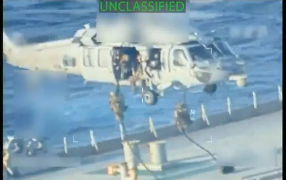 Captura de video del operativo en el buque. Foto: @EFEnoticias