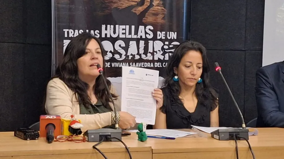 La directora de Bolivia Lab, Viviana Saavedra, junto a una representante de la Asociación Civil Armonía en La Paz. Foto: Diego Gonzáles / Visión 360.