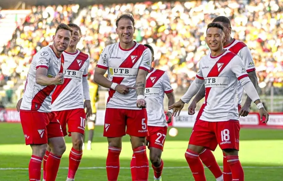 Jugadores de Always celebran el triunfo sobre The Strongest. Foto: club Always Ready