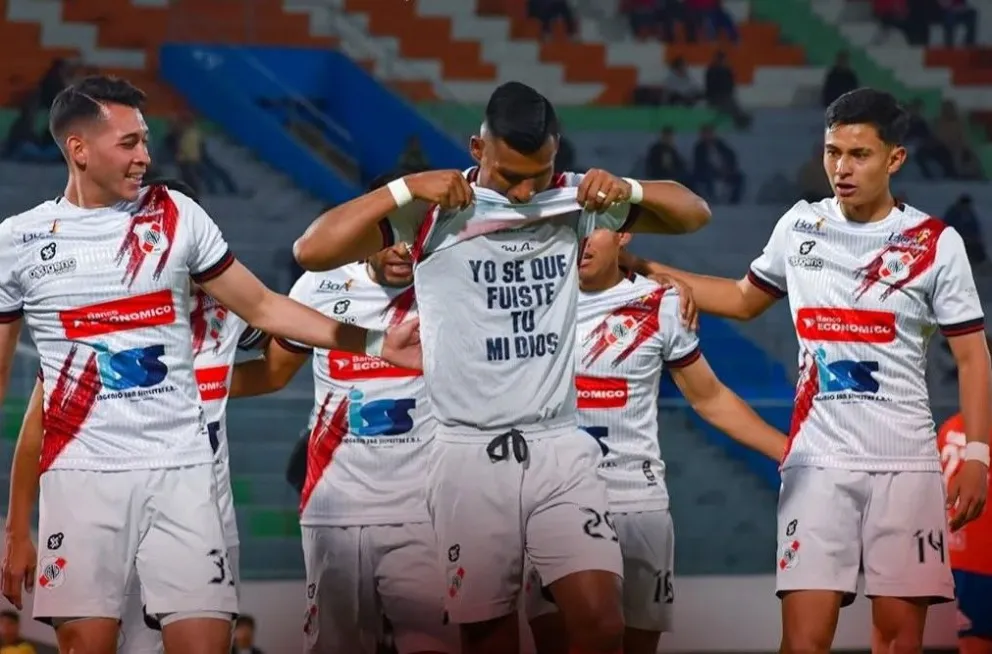 Un festejo de los jugadores de Nacional que pueden ir a la Sudamericana o Libertadores. Foto:CNP