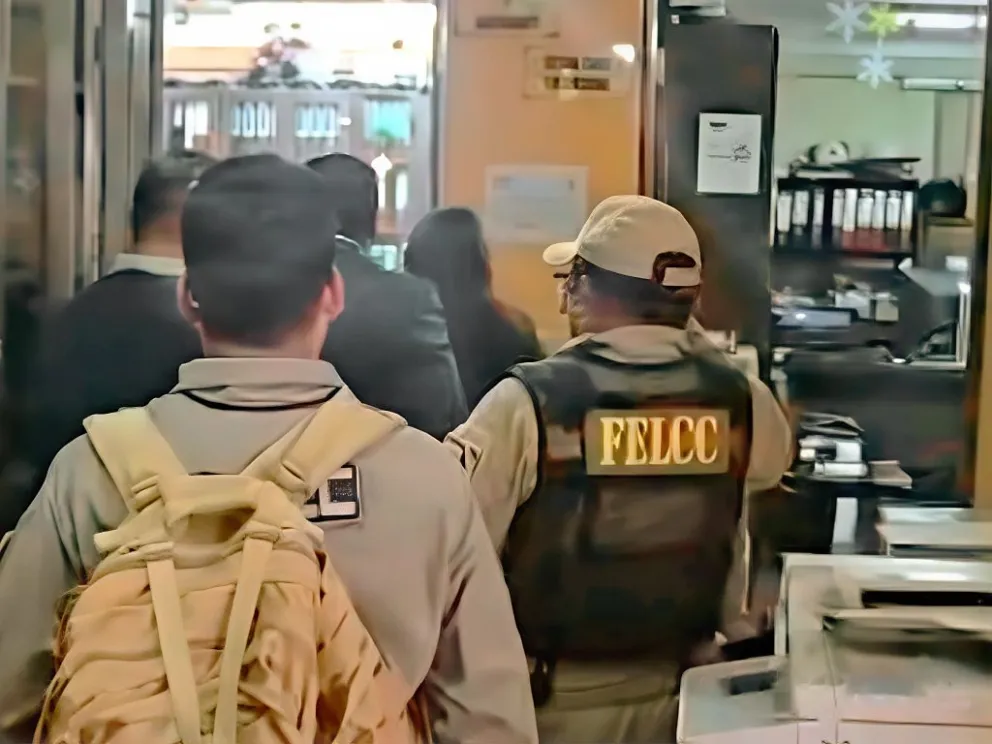 Efectivos durante el registro, este viernes. Foto: Correo del Sur 