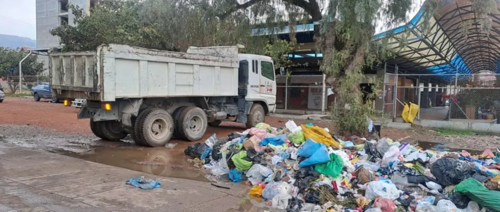 Alcaldía procede con el recojo de la basura en Colcapirhua. FOTO: Unitel 