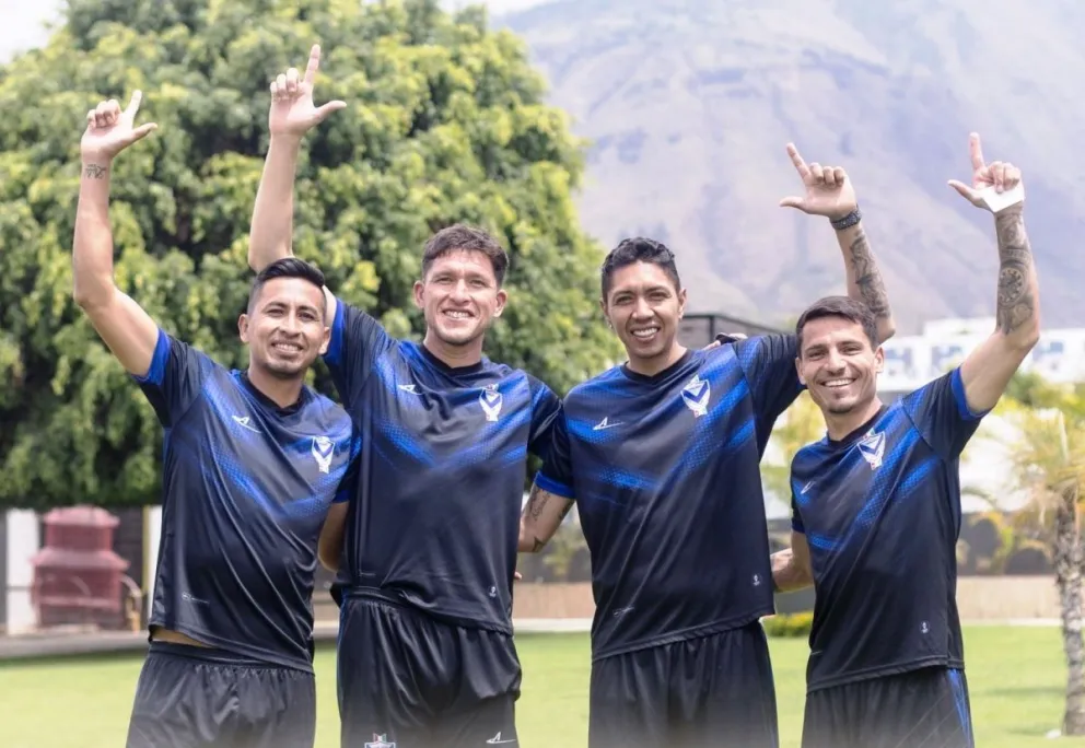 Jugadores de la plantilla orureña que esta tarde definen si pueden optar por un premio internacional. Foto: GV