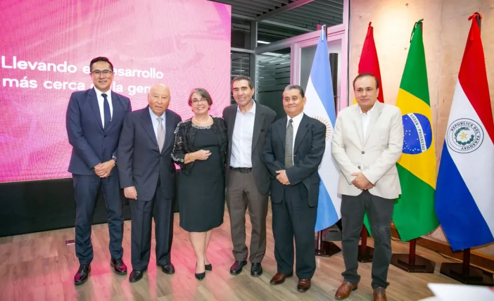 Representantes del Banco de Desarrollo, FONPLATA, y el Ministerio de Planificación del Desarrollo y Medio Ambiente. Foto: FONPLATA
