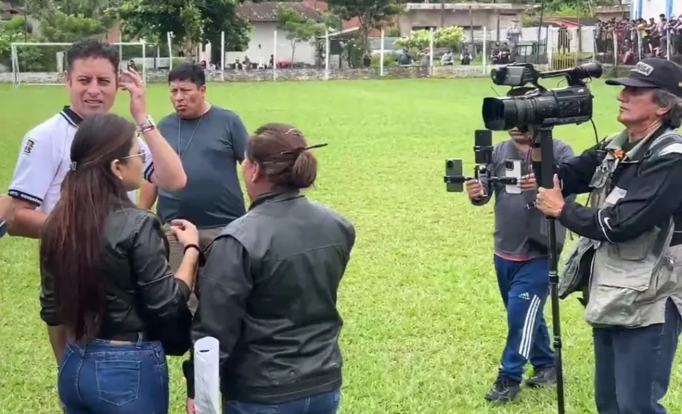 El vicepresidente Edm,and Lara luego de llegar a El Torno este sábado.