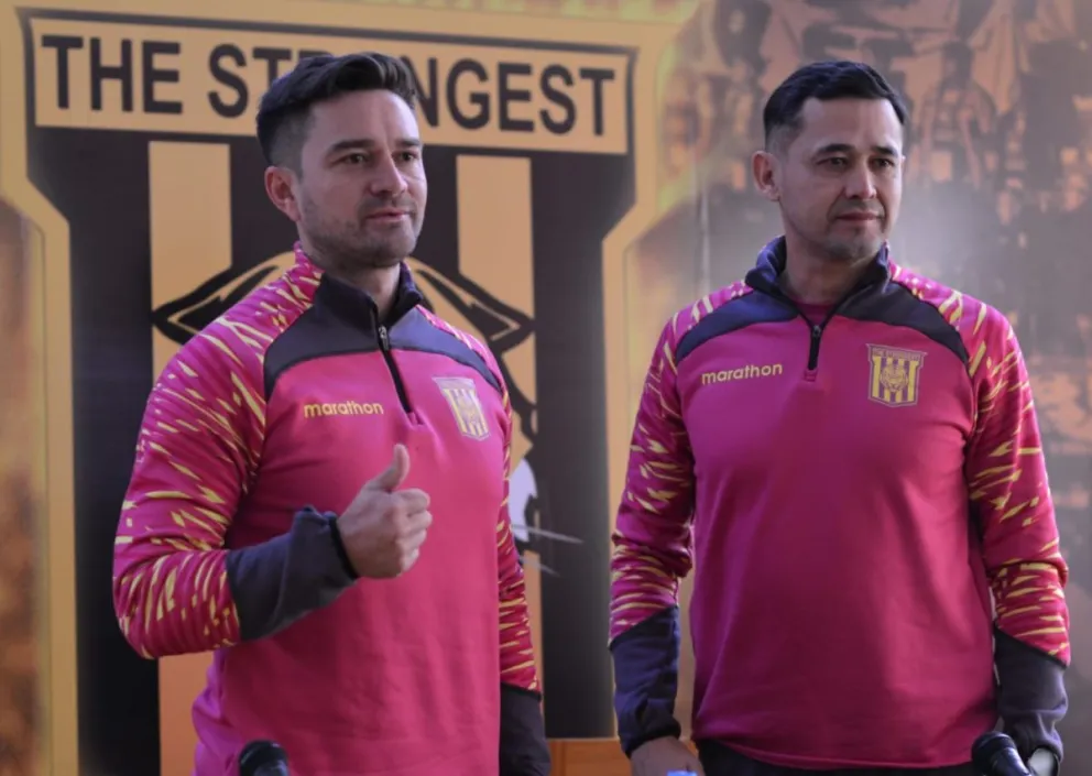 Joaquín Monasterio (izq.) junto a Edivaldo Rojas el día que fueron presentados. Foto: Agencia Marka Registrada