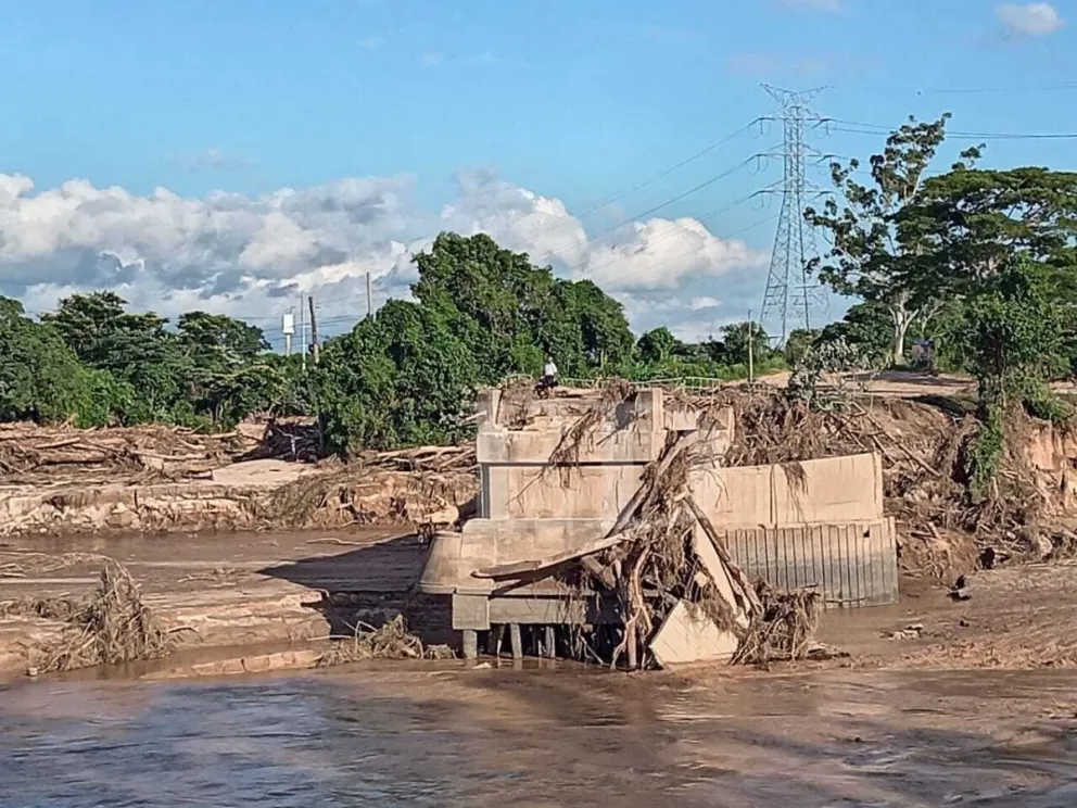 El puente que unía a Copa Bélgica con otras comunidades. Foto: El Deber