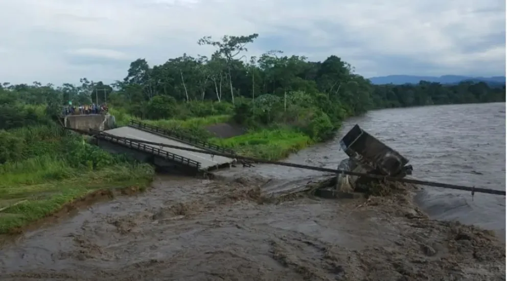 Colapso del puente antiguo Ichoa en la caretera Cochabamba - Santa Cruz 