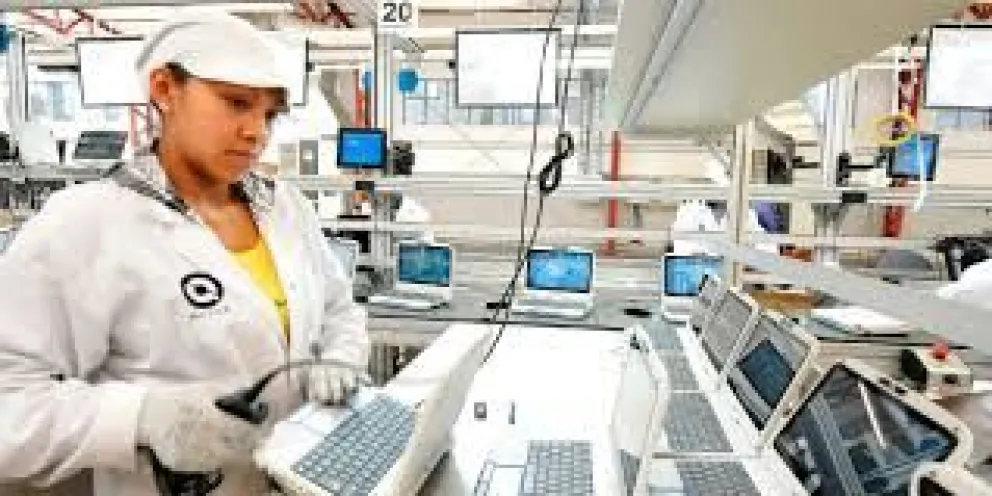 Una trabajadora de la empresa Quipus. FOTO: Ahora el Pueblo