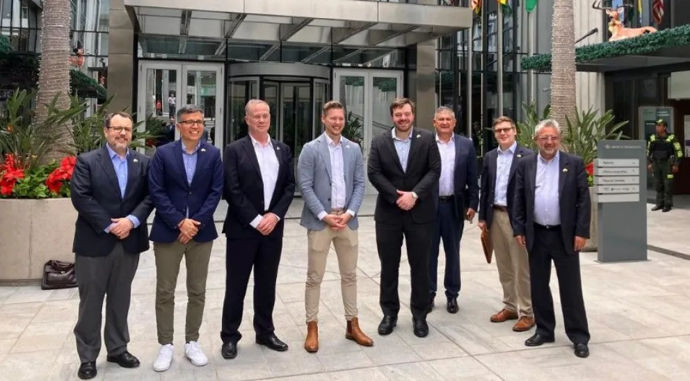 Los integrantes de la misión que arribaron a Bolivia. Foto: Prensa Embajada de EEUU