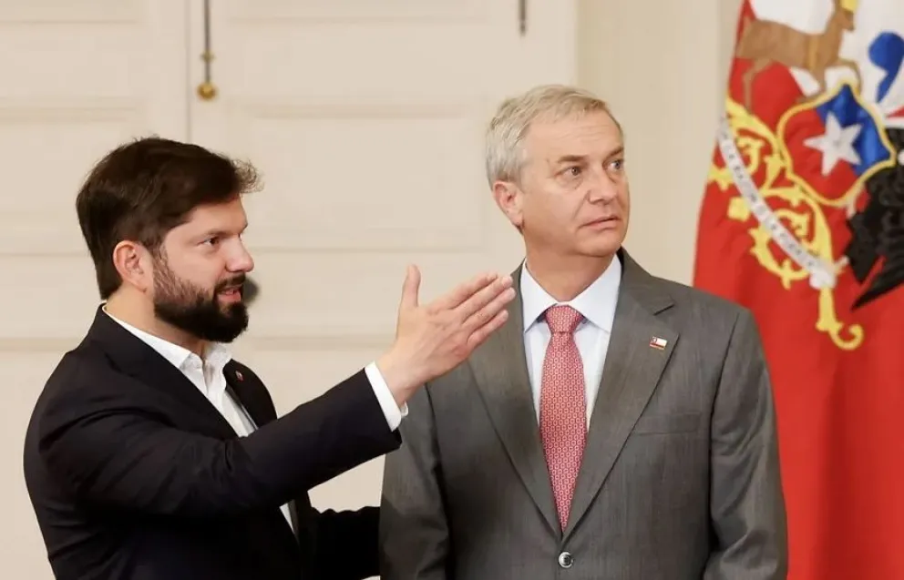 Boric con José Antonio Kast, el lunes en el Palacio de la Moneda. Foto: EFE