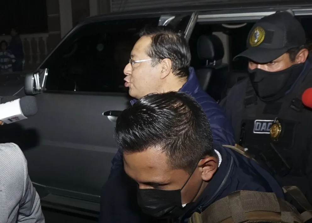 Luis Arce cuanto ingresó al penal de San Pedro, el viernes. Foto: APG