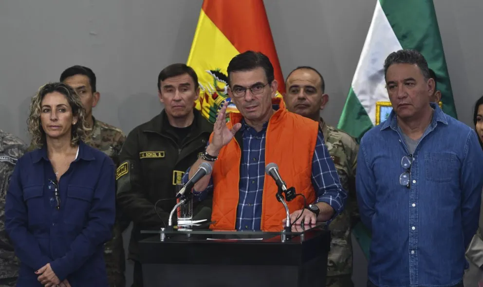 El presidente Rodrigo Paz en conferencia de prensa sobre desastres. FOTO: APG