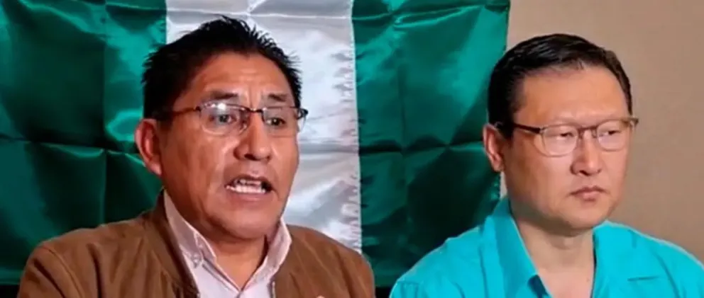 Félix Patzi y Chi Hyun Chung en conferencia de prensa. FOTO: Unitel