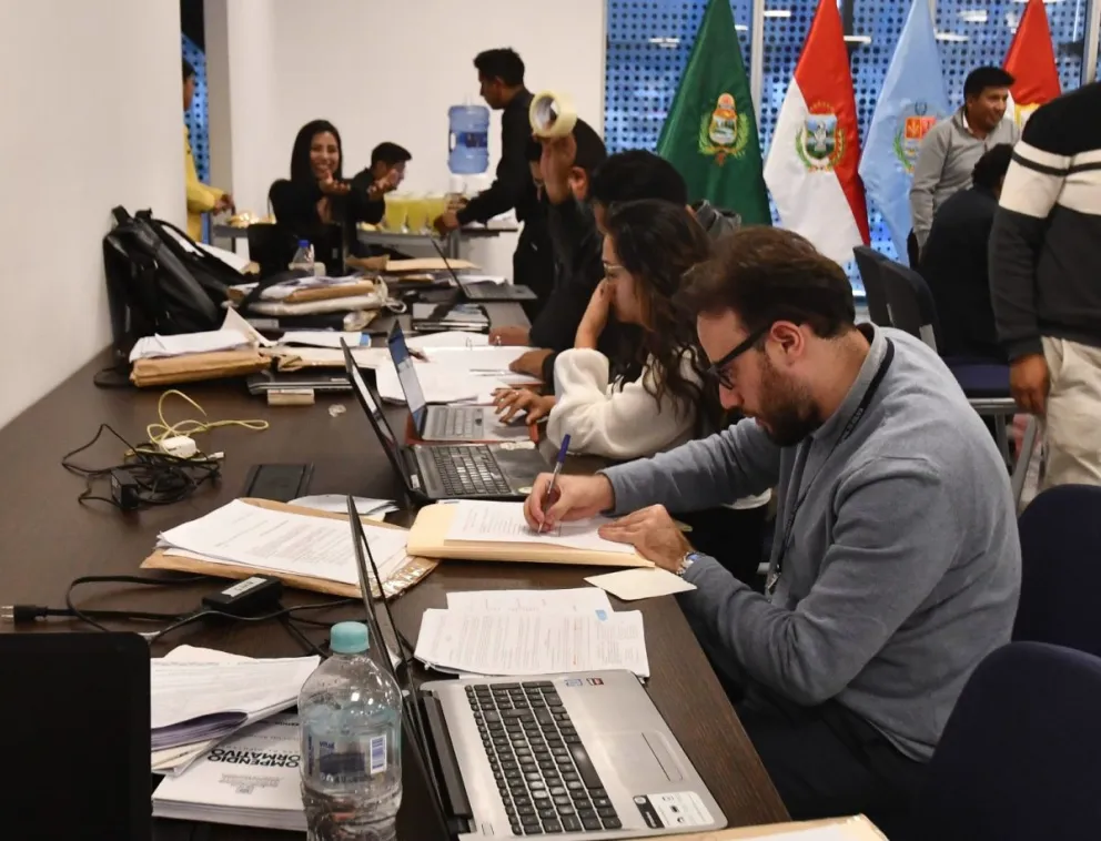 Miembros de la Comisión en la fase de revisión de méritos. Foto: APG