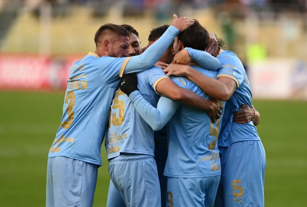 Un festejo de los bolivaristas en el campeonato que se encuentra en la recta final. Foto: AD