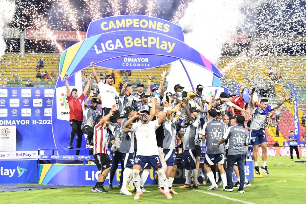 Los jugadores de Junior festejan su nuevo campeonato. Foto: EFE.