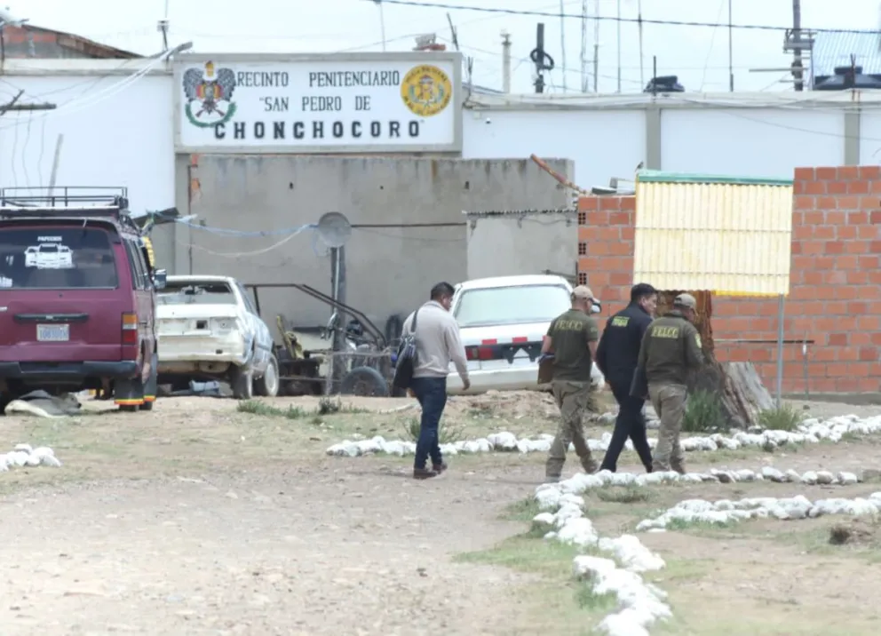 Personal de la Fiscalía ingresó la mañana de este miércoles al penal de Chonchocoro para una inspección. Foto: APG