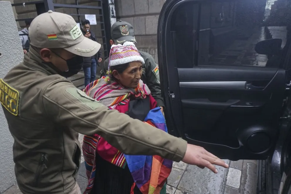 Lidia Patty es trasladada a las celdas. FOTO: APG