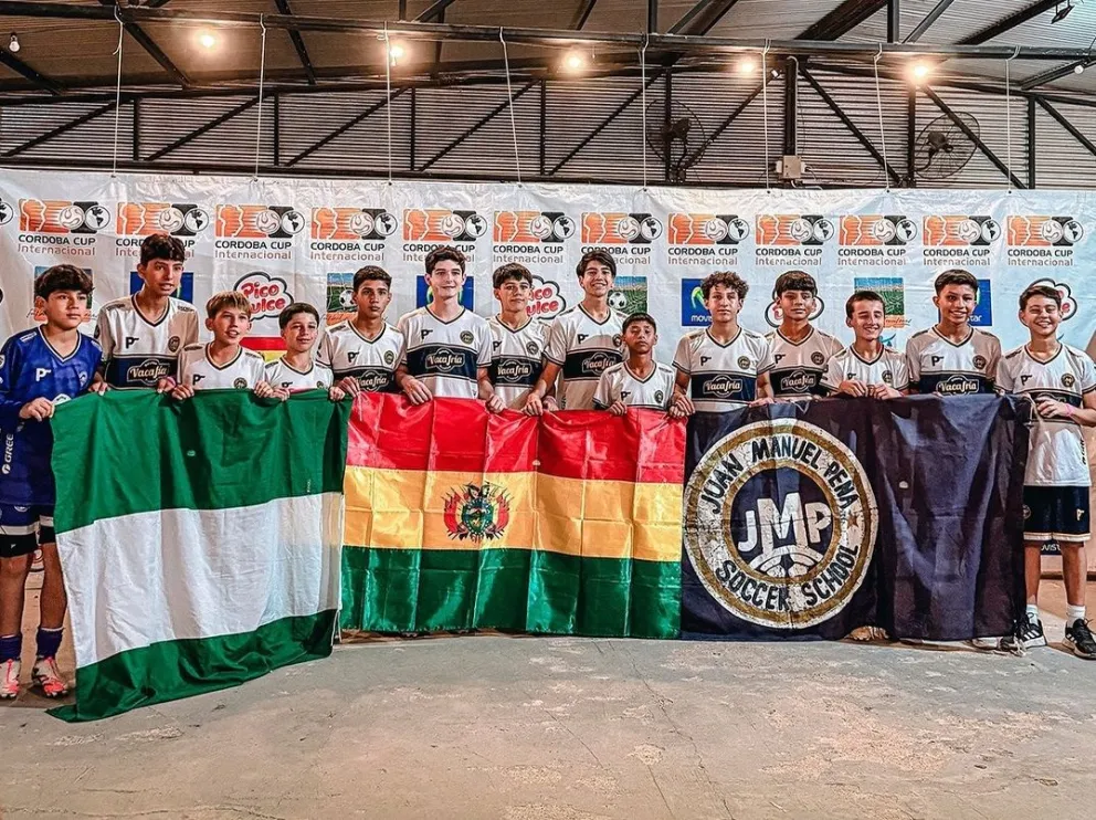 El plantel Sub-13 que jugó en Córdoba. Foto: JMP Soccer.
