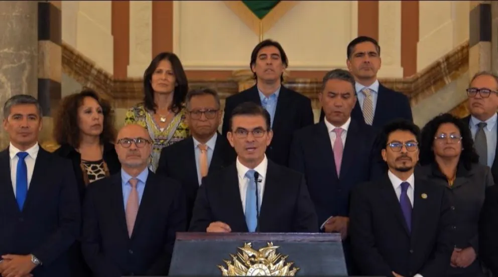 El presidente Rodrigo Paz Pereira envía un mensaje al país acompañado de su gabinete