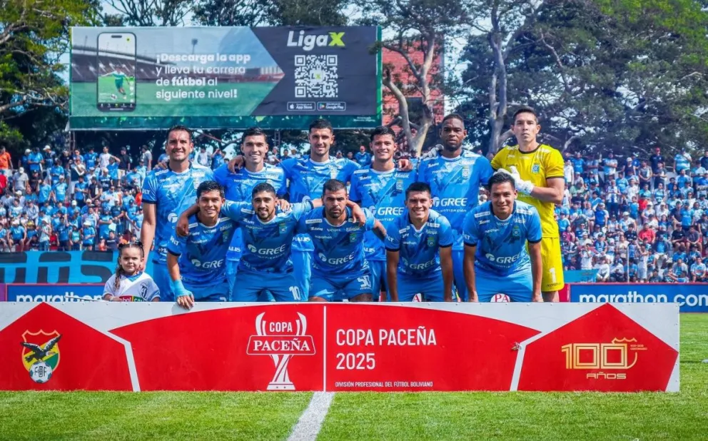 El plantel cruceño previo a un anterior partido. Foto: Club Blooming.
