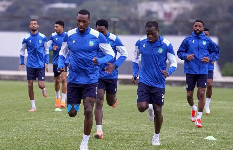 Un entrenamiento anterios del seleccionado de Surinam que será rival de Bolivia. Foto: SVB