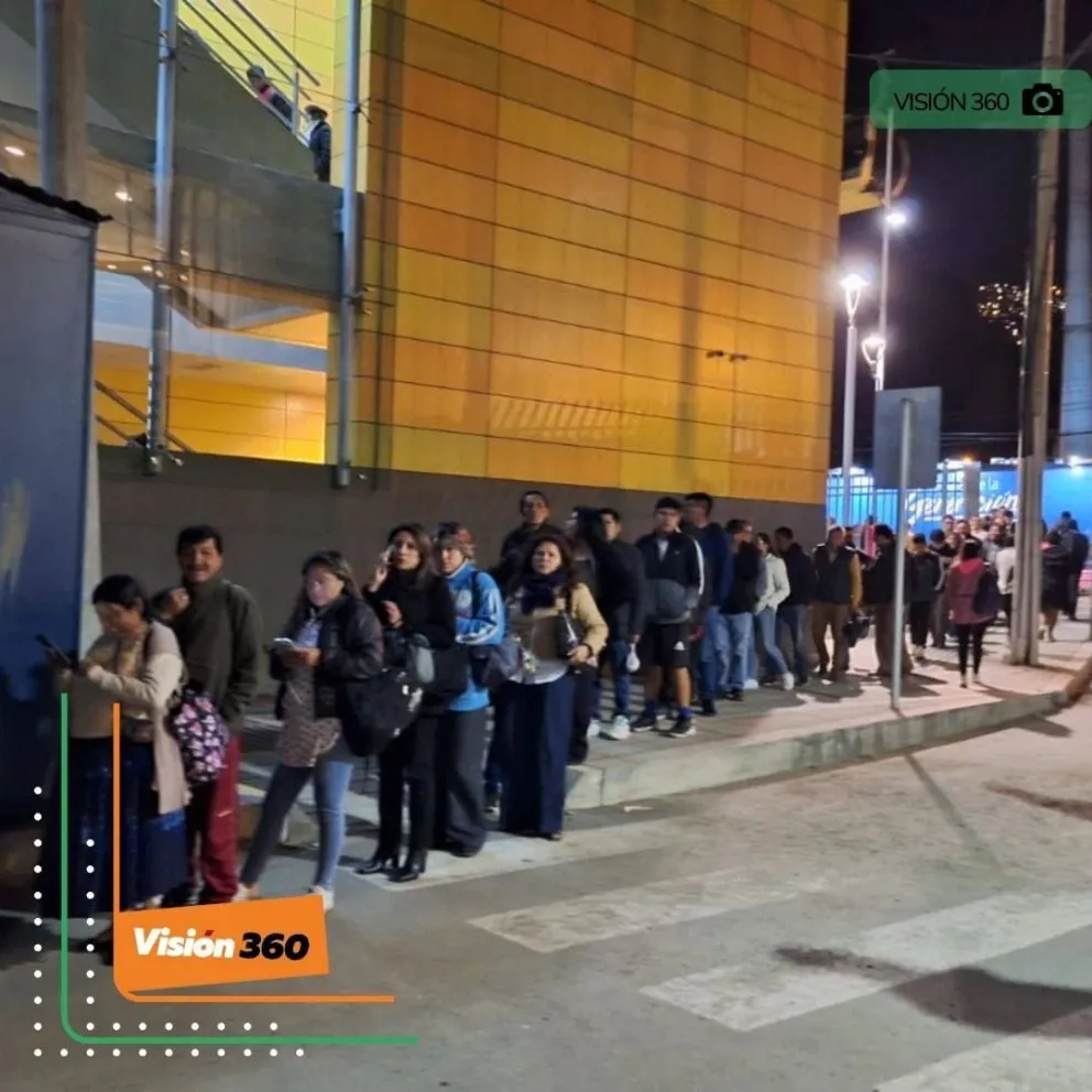Filas en Mi Teleférico, a principios de año. FOTO: Archivo Visión 360