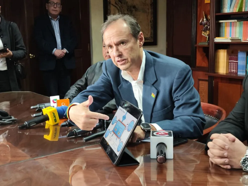 El líder de la alianza Libre, Jorge Tuto Quiroga, en conferencia de prensa. Foto: Paulo Lizárraga / Visión 360 