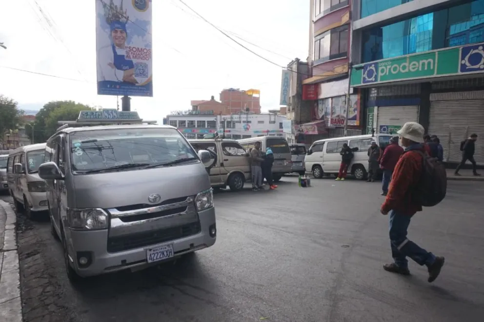 La Paz, bloqueda este viernes por los choferes. Foto: APG
