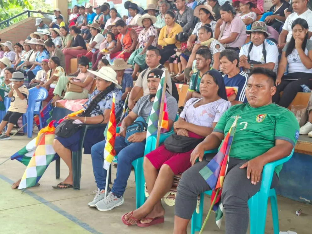 Cocaleros en un ampliado este sábado en el Trópico de Cochabamba. Foto: RKC