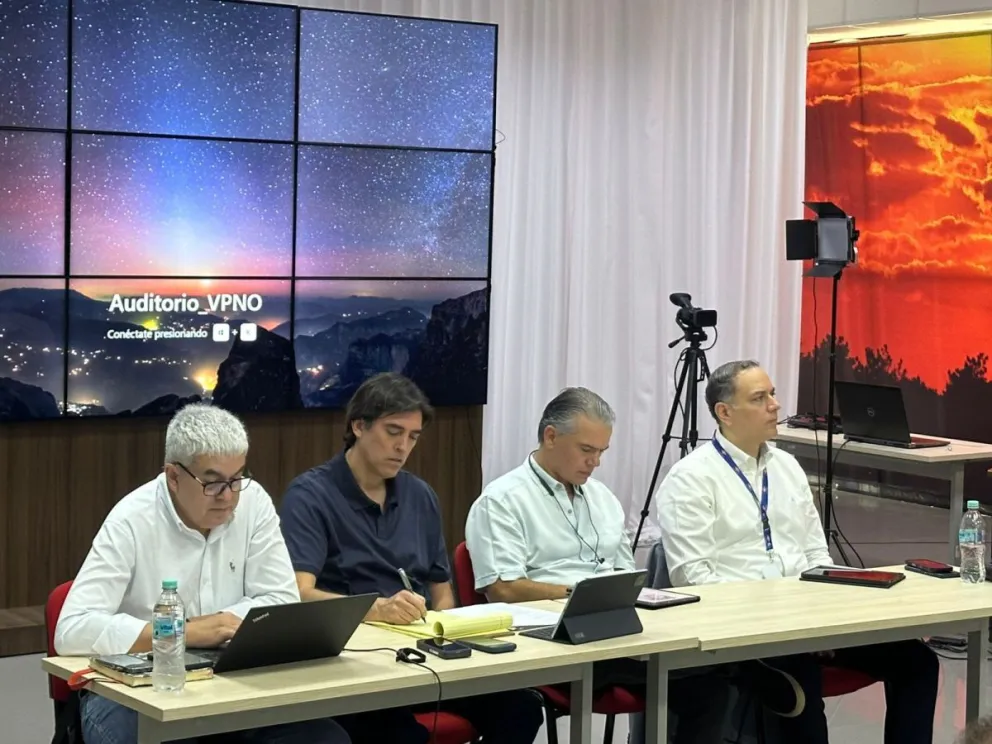 La conferencia de prensa entre el Gobierno y los transportistas, luego de concluír la reunión. / Foto: Vocería.